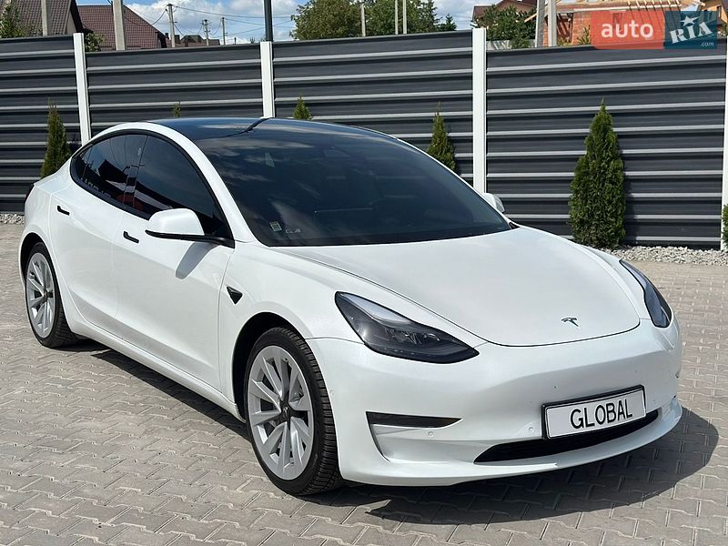 Седан Tesla Model 3 2021 в Ровно