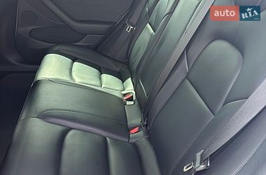 Седан Tesla Model 3 2021 в Ровно