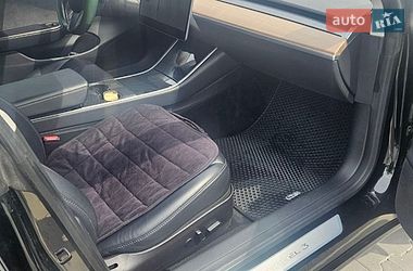Седан Tesla Model 3 2018 в Ирпене