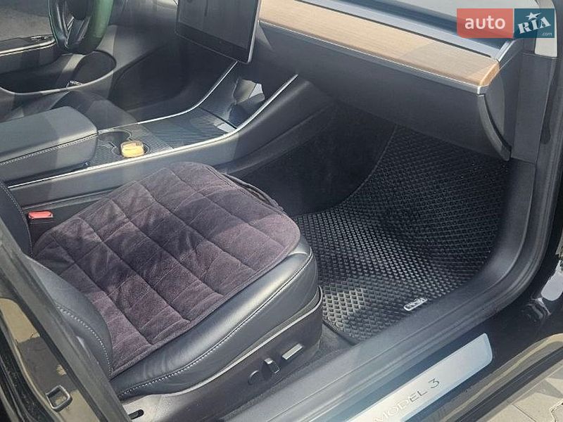 Седан Tesla Model 3 2018 в Ирпене
