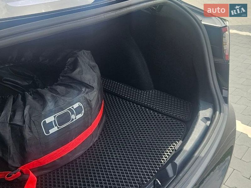 Седан Tesla Model 3 2018 в Ирпене