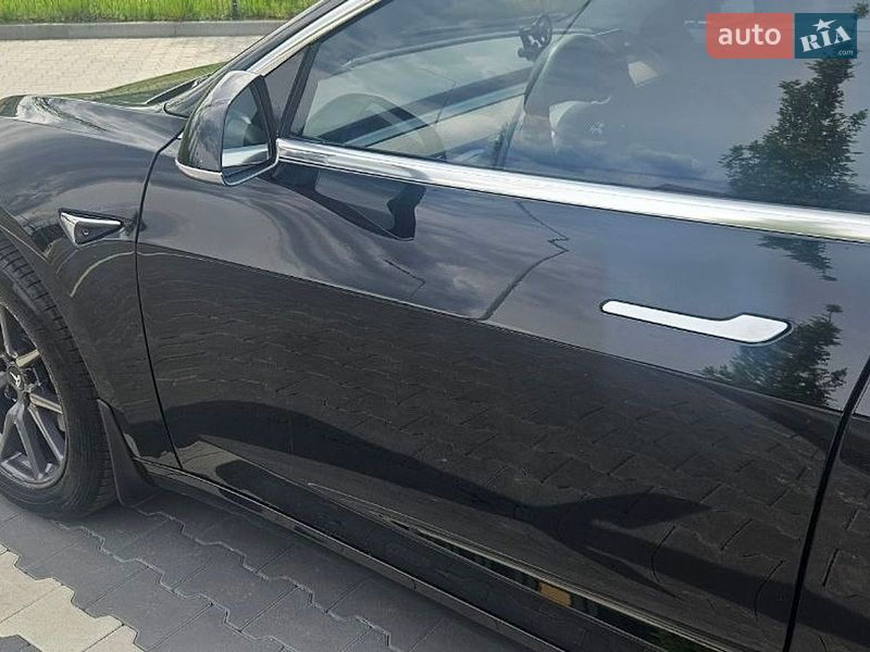 Седан Tesla Model 3 2018 в Ирпене