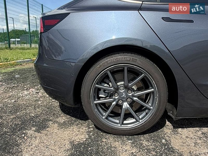 Седан Tesla Model 3 2022 в Киеве