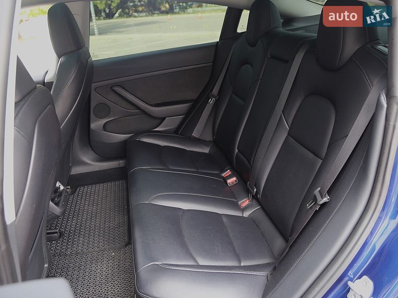 Седан Tesla Model 3 2023 в Києві