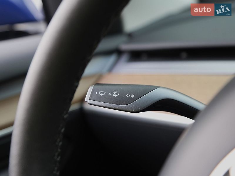 Седан Tesla Model 3 2023 в Києві
