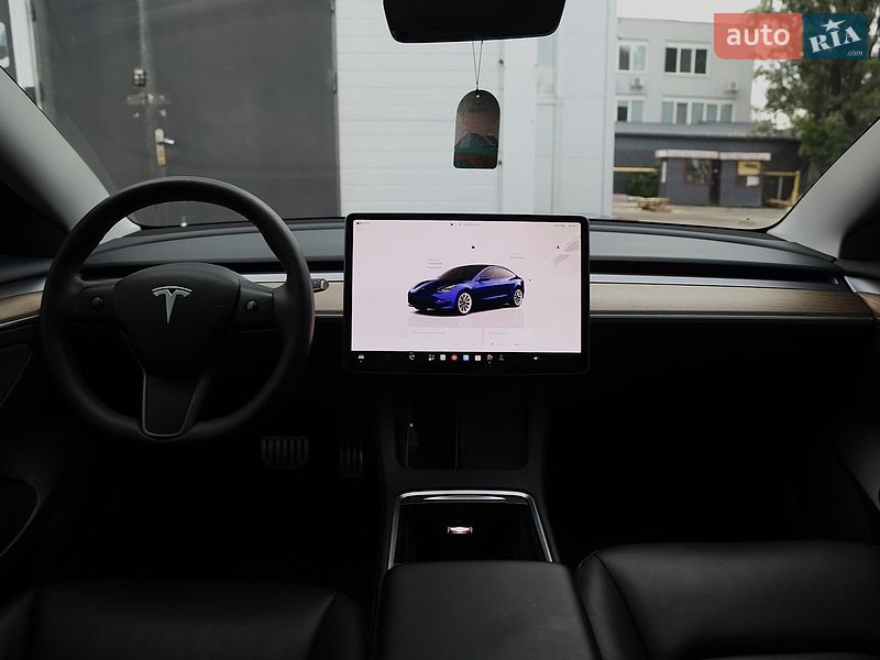 Седан Tesla Model 3 2023 в Києві