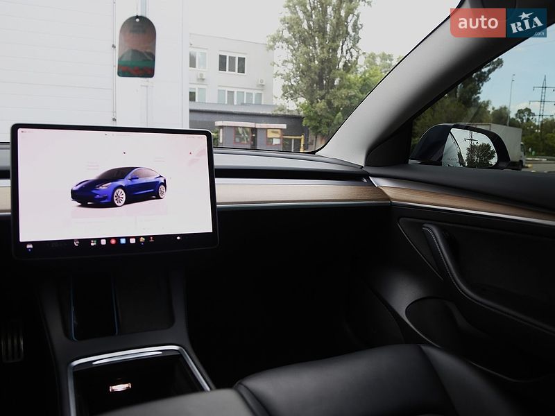Седан Tesla Model 3 2023 в Києві