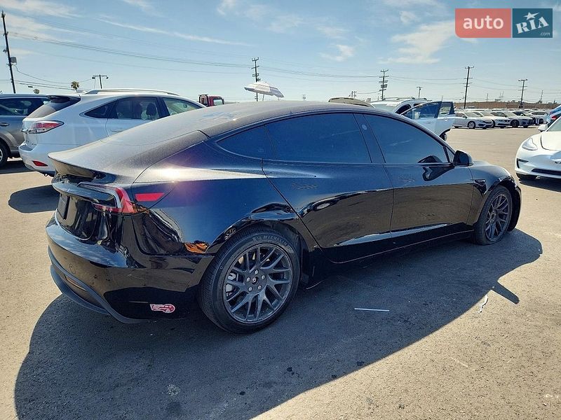 Седан Tesla Model 3 2024 в Львове