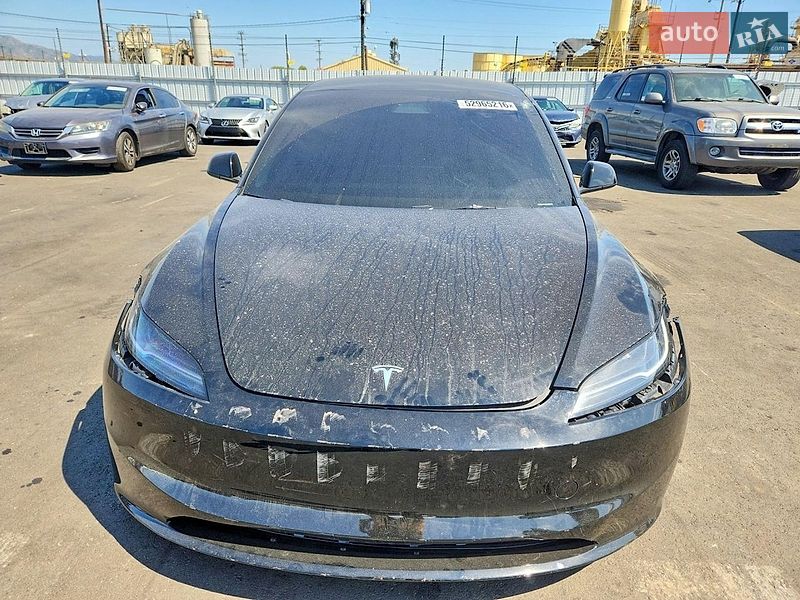 Седан Tesla Model 3 2024 в Львове