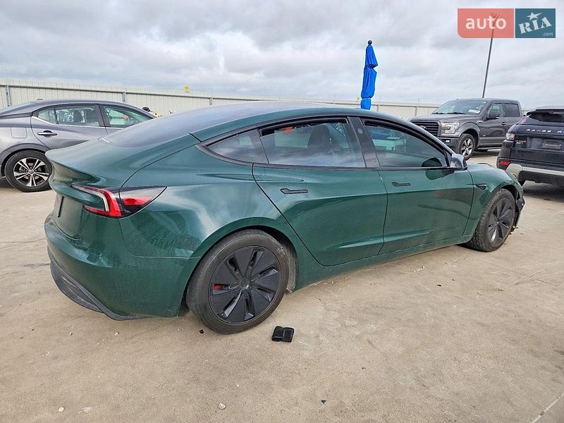 Седан Tesla Model 3 2024 в Львове