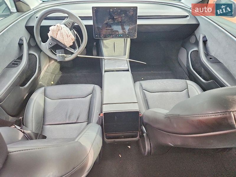 Седан Tesla Model 3 2024 в Львове