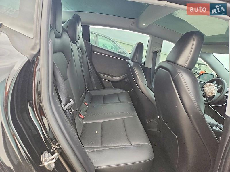 Седан Tesla Model 3 2024 в Львове