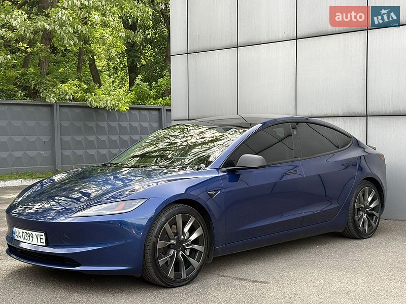 Седан Tesla Model 3 2024 в Києві