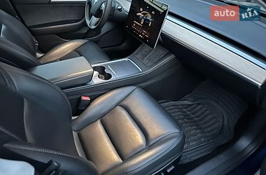 Седан Tesla Model 3 2022 в Киеве