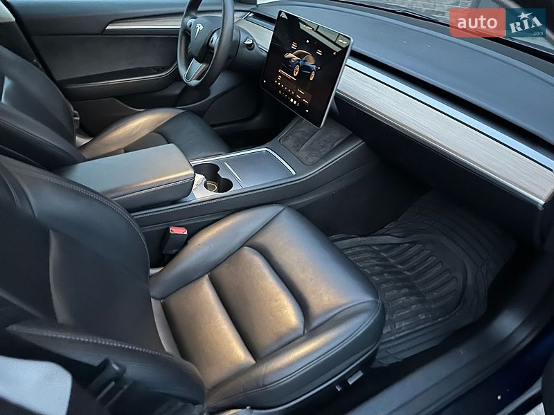 Седан Tesla Model 3 2022 в Киеве