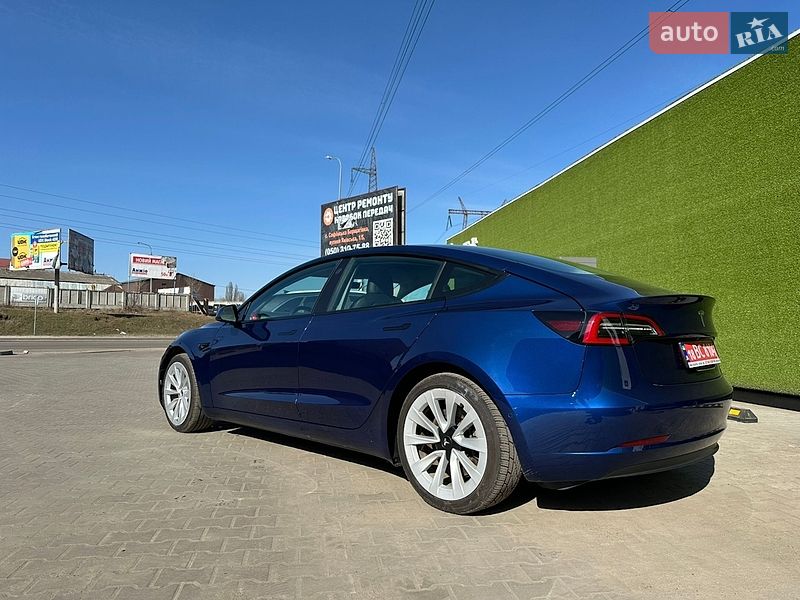 Седан Tesla Model 3 2022 в Киеве