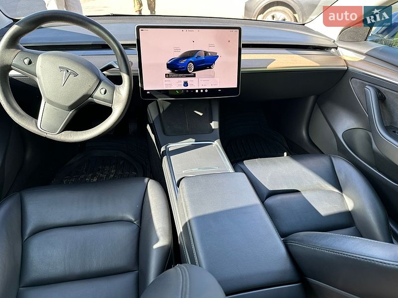 Седан Tesla Model 3 2022 в Киеве