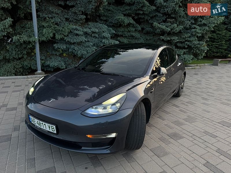 Седан Tesla Model 3 2023 в Дніпрі