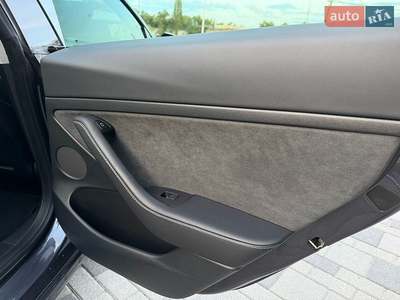 Седан Tesla Model 3 2023 в Дніпрі