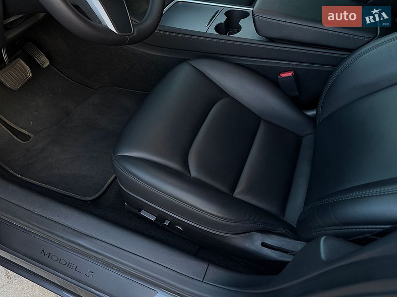 Седан Tesla Model 3 2023 в Дніпрі