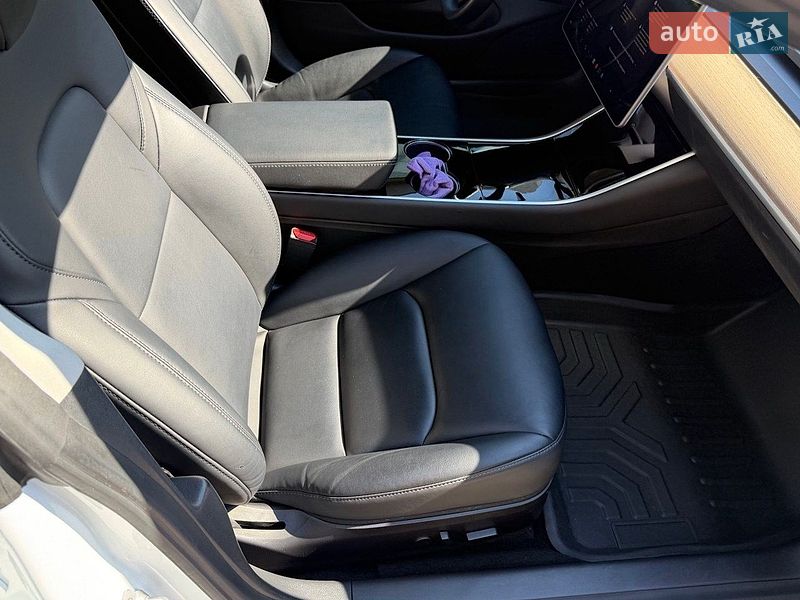 Седан Tesla Model 3 2020 в Харькове