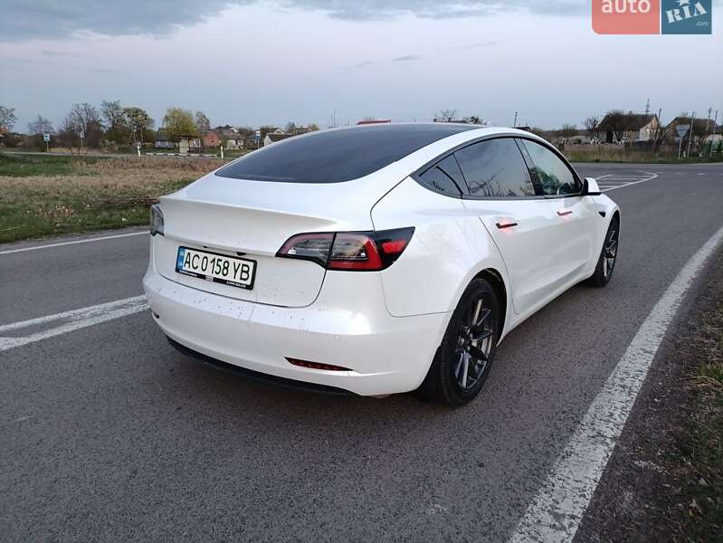 Седан Tesla Model 3 2021 в Луцке