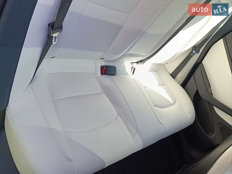 Седан Tesla Model 3 2020 в Киеве