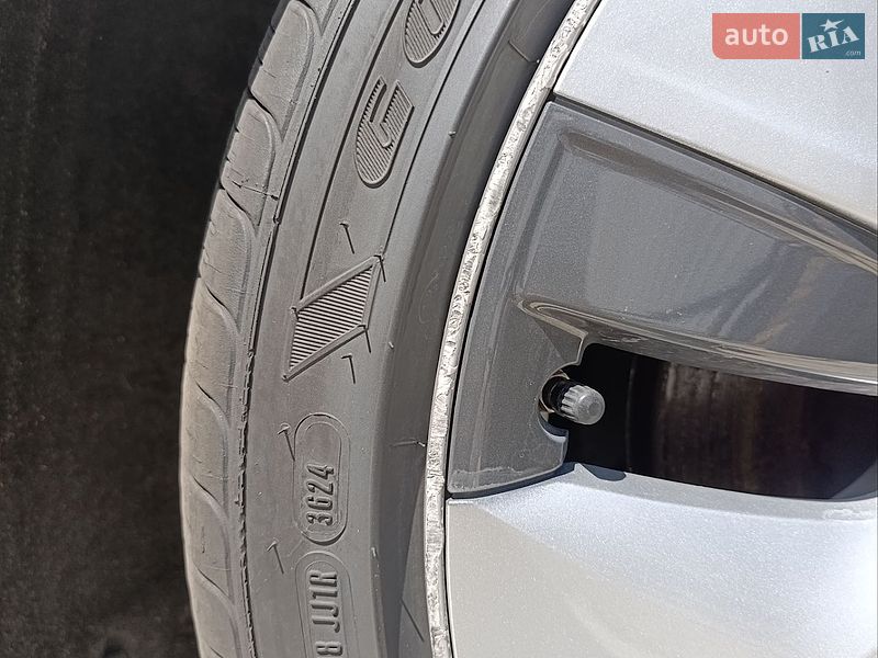 Седан Tesla Model 3 2020 в Киеве