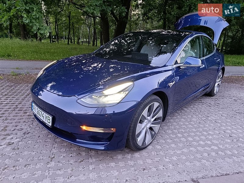 Седан Tesla Model 3 2020 в Киеве