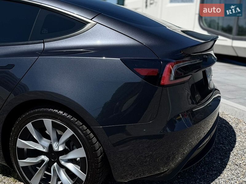 Седан Tesla Model 3 2024 в Вінниці