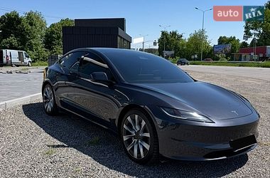 Седан Tesla Model 3 2024 в Виннице