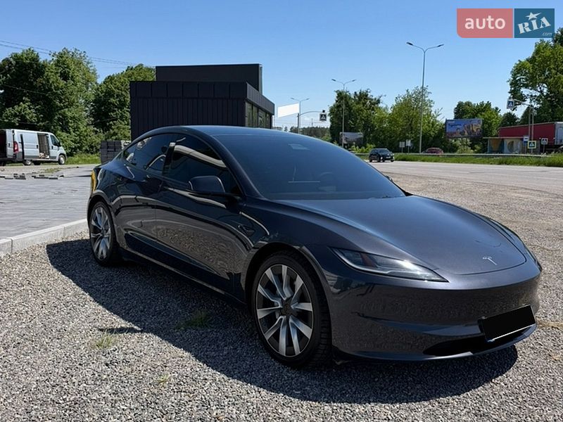 Tesla Model 3 2024