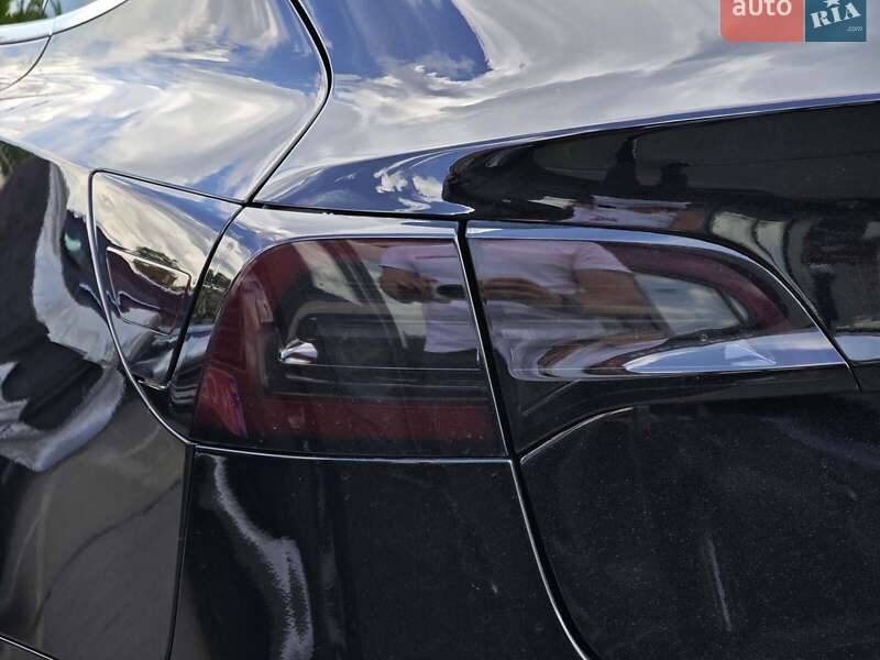 Седан Tesla Model 3 2019 в Харкові