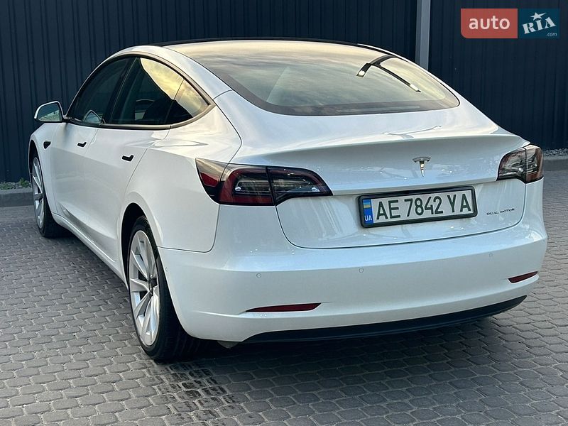 Седан Tesla Model 3 2022 в Днепре