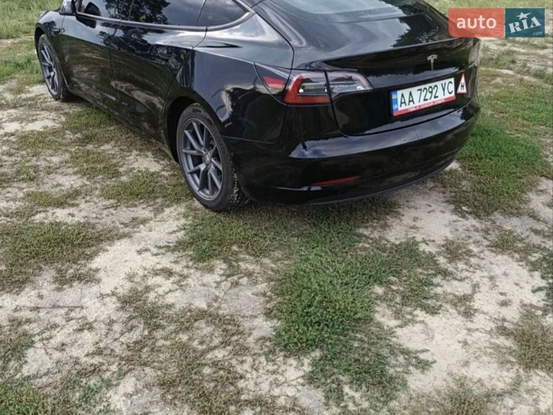 Седан Tesla Model 3 2021 в Киеве