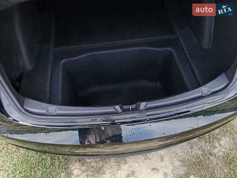 Седан Tesla Model 3 2021 в Киеве