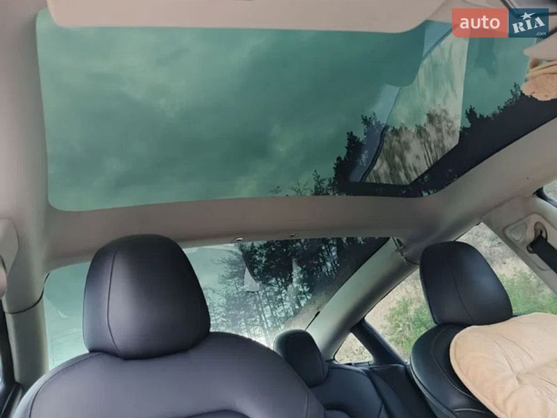 Седан Tesla Model 3 2021 в Киеве