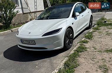 Седан Tesla Model 3 2024 в Буске