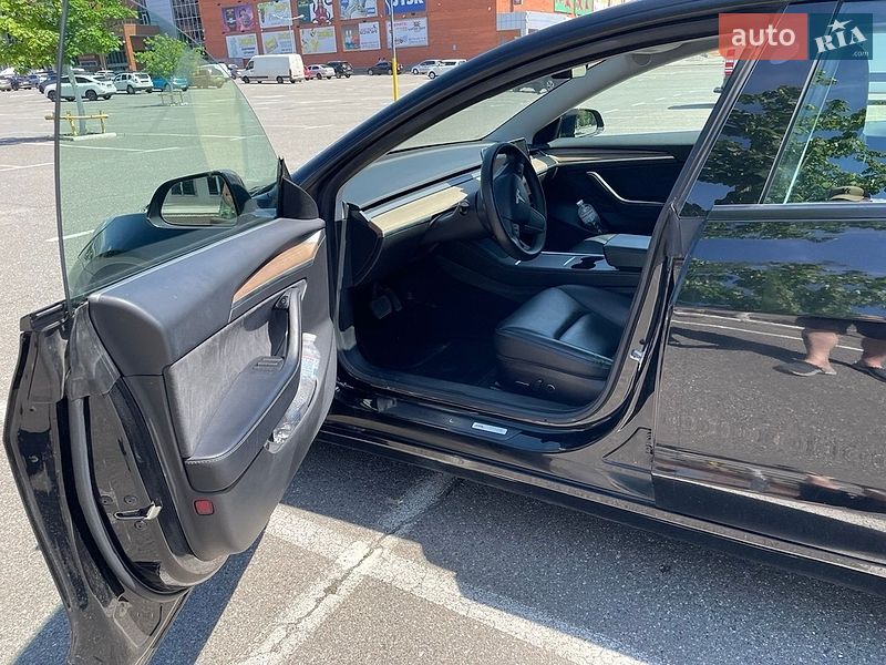 Седан Tesla Model 3 2022 в Броварах