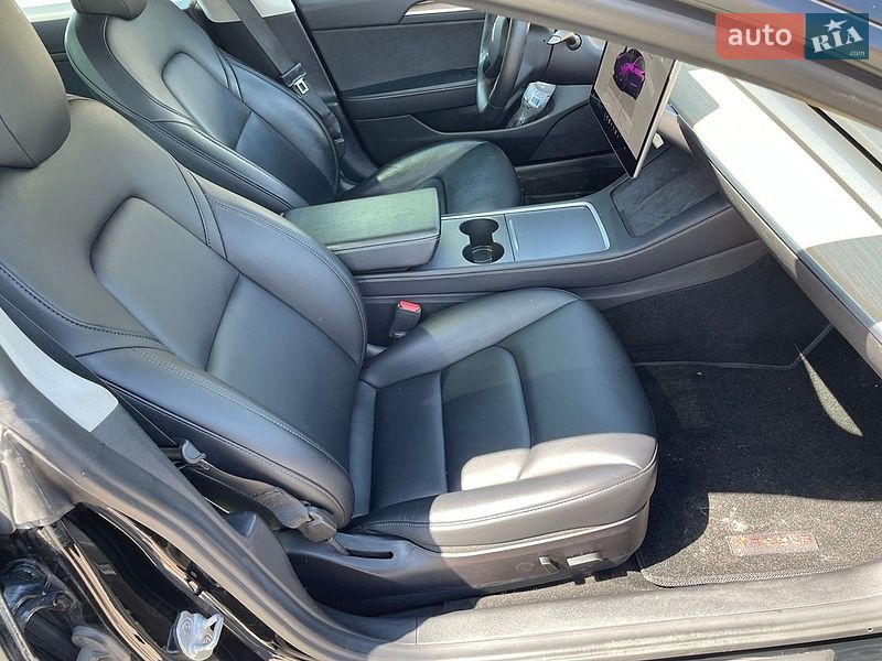 Седан Tesla Model 3 2022 в Броварах