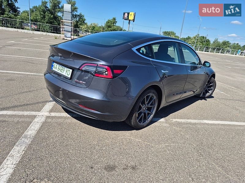 Седан Tesla Model 3 2019 в Киеве