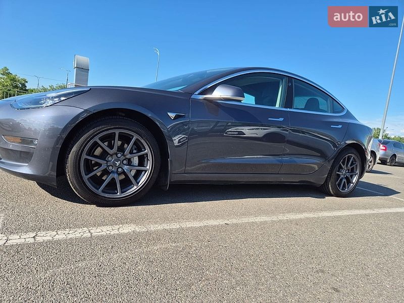 Седан Tesla Model 3 2019 в Киеве