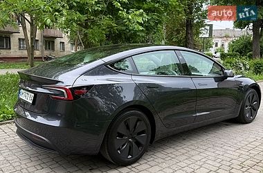Седан Tesla Model 3 2025 в Житомирі