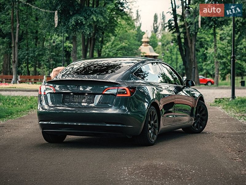 Седан Tesla Model 3 2022 в Броварах