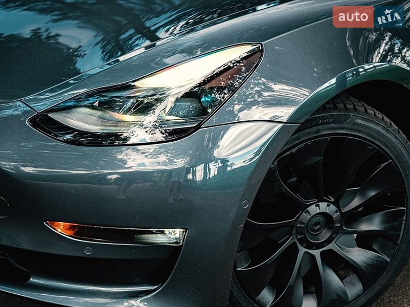 Седан Tesla Model 3 2022 в Броварах