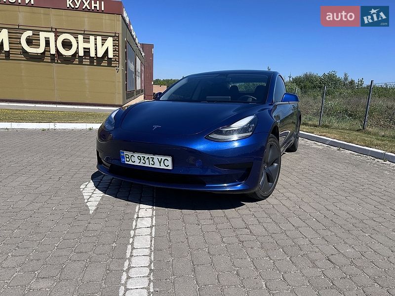 Седан Tesla Model 3 2019 в Львове