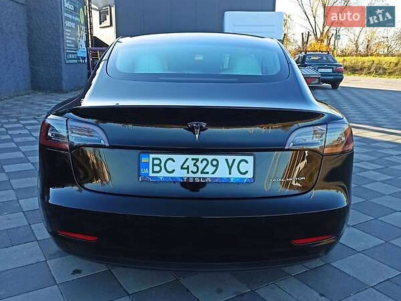 Седан Tesla Model 3 2021 в Львове