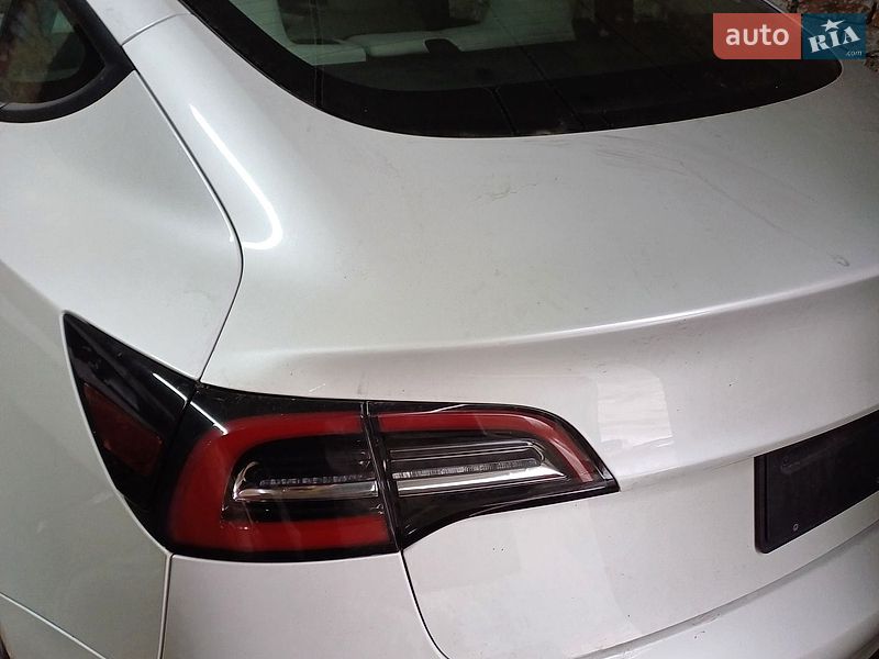 Седан Tesla Model 3 2022 в Ивано-Франковске