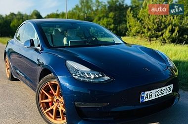 Седан Tesla Model 3 2018 в Вінниці