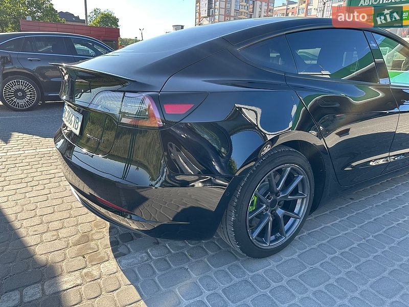 Седан Tesla Model 3 2022 в Тернополе